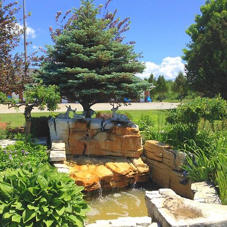 Manitoulin Inn Mindemoya Ngoại thất bức ảnh