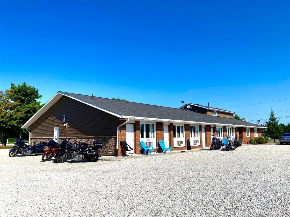 Manitoulin Inn Mindemoya Ngoại thất bức ảnh