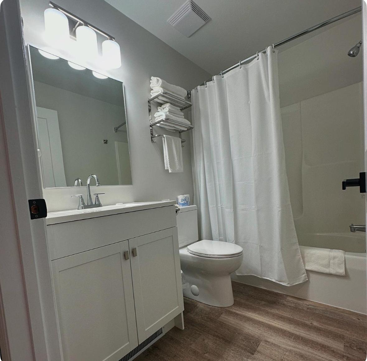 Manitoulin Inn Mindemoya Ngoại thất bức ảnh