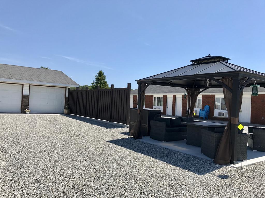 Manitoulin Inn Mindemoya Ngoại thất bức ảnh