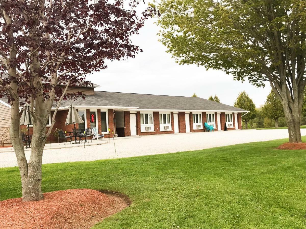 Manitoulin Inn Mindemoya Ngoại thất bức ảnh