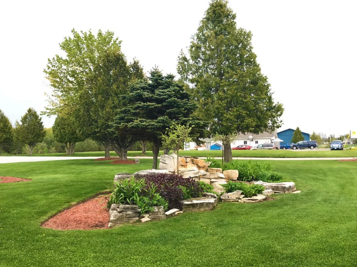 Manitoulin Inn Mindemoya Ngoại thất bức ảnh